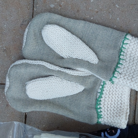 Bundle Smartwool Mittens Duluth Trading Co Farm to Feet Alaska Socks Merino Wool - Picture 3 of 16